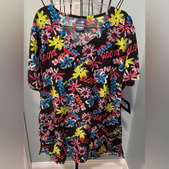 zoe + chloe Tops - Zoe + Chloe Medium M Bright Floral Bloom Boom Scrub Top Women Ladies Shirt